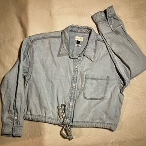 Universal Thread light denim cropped top -women’s